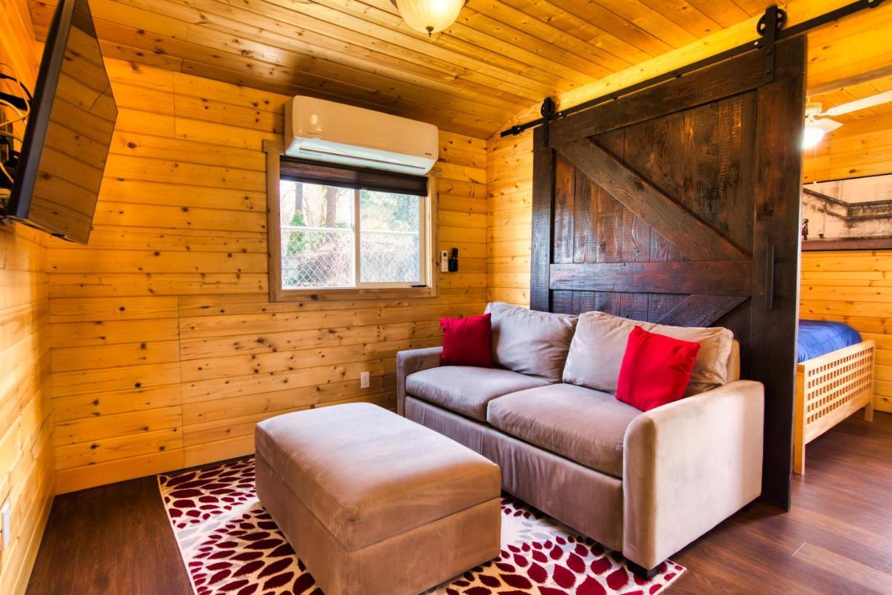 The Base Camp Villa Spokane Bagian luar foto